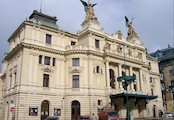 Na Vinohradech, Divadlo často měnilo své jméno: v letech 1929 - 44 patřilo mezi Městská divadla pražská, 1944 - 45 Divadlo J. K. Tyla, 1945 - 50 Městské divadlo na Vinohradech, 1950 - 66 Divadlo československé armády, od r. 1966 dosud Divadlo Na Vinohrade Na Vinohradech, Divadlo často měnilo své jméno: v letech 1929 - 44 patřilo mezi Městská divadla pražská, 1944 - 45 Divadlo J. K. Tyla, 1945 - 50 Městské divadlo na Vinohradech, 1950 - 66 Divadlo československé armády, od r. 1966 dosud Divadlo Na Vinohrade