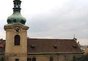 Kostel sv. Mikuláše, Postaven v barokním slohu roku 1704 na místě románského kostelíka, připomínaného již roku 1028. V roce 1896 byl přestavěn, došlo k jeho prodloužení a byl opatřen novým průčelím.