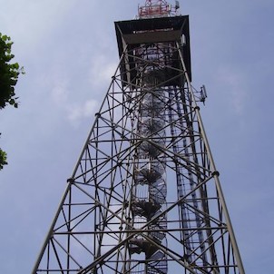 Rozhledna je na standardní telekomunikační věži