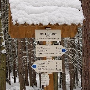 Linhatr 33, Lesní kavárna a restaurace. Oblíbené výletní místo T. G. Masaryka. V blízkém okolí můžeme narazit na zbytky staveb původní osady Obora, která se nacházela na území královského loveckého revíru hradu Loket. Na tomto území byl v roce 1246 vysvěc