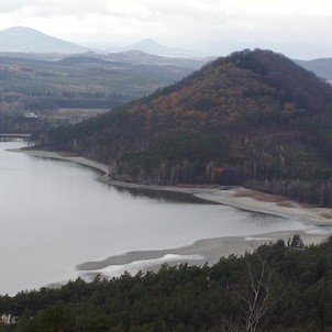 Máchovo jezero z Borného