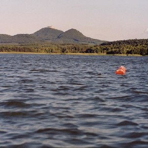 Máchovo jezero, Bezděz z Máchova jezera