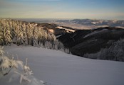 Horní stanice vleku(pohled na horskou službu)