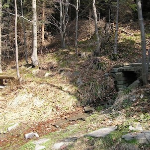 Studánka u vrcholu