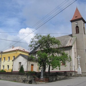 Základní škola a kostel