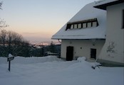 Muzeum v Dobré Vodě, Do Dobré Vody, v níž po dlouhá desetiletí žili společně tři etnické skupiny: česká, německá a židovská a kde se po válce téměř zastavil život, se po roce 1989 navrací původní obyvatelé i turisté. Syn Dr.Šimona Adlera - Matityahu Adler