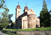 bazilika Nanebevzetí P.Marie, románská poutní bazilika je z konce12.století a je zachovaná kromě krytů věží v původní podobě