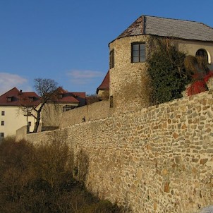 Na hradbách.