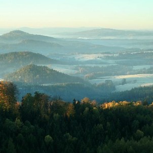 výhled z Rudolfova kamene, ráno u Jetřichovic