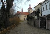 ulička ke kostelu, Třebívlice