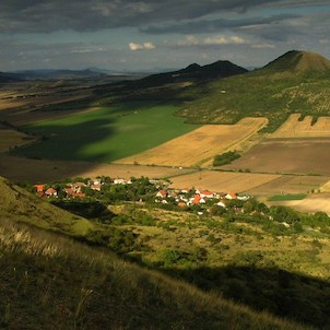 Pohled na Oblík, Srdov a Brník z Rané