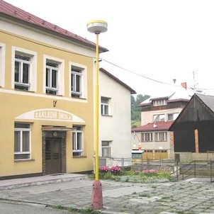 Škola a obecní dům